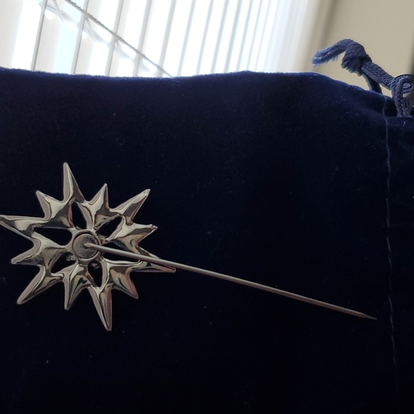 New never used pin brooch Star astrological chanel theme Starburst pin - Picture 7 of 7